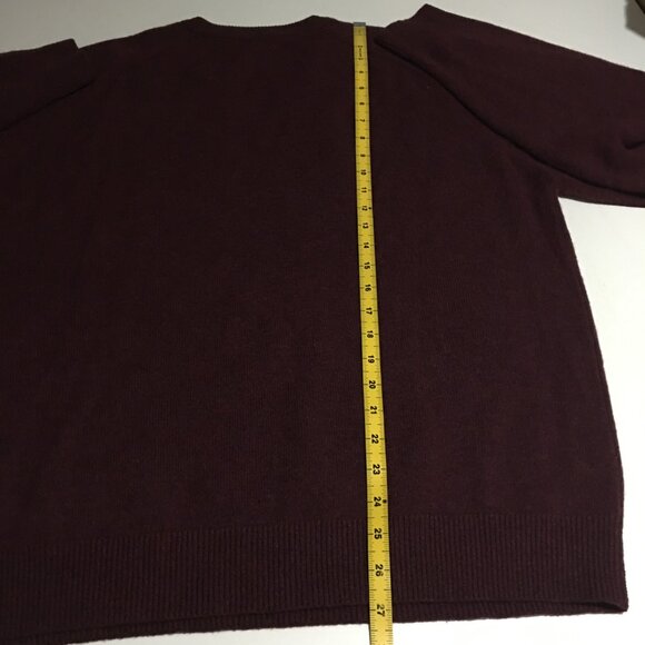 LL Bean Men’s Large Sweater V-Neck 100% Lambs Wool Preppy - Picture 6 of 6